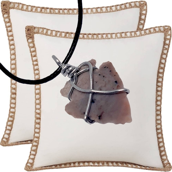 .👣 4/$20. Hand Knapped Arrowhead Pendant with Black Cord Necklace - Picture 7 of 7